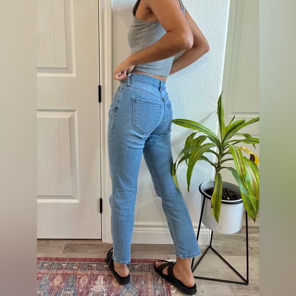 Old Navy - Cropped Light Wash Jeans - Picture 2 of 5